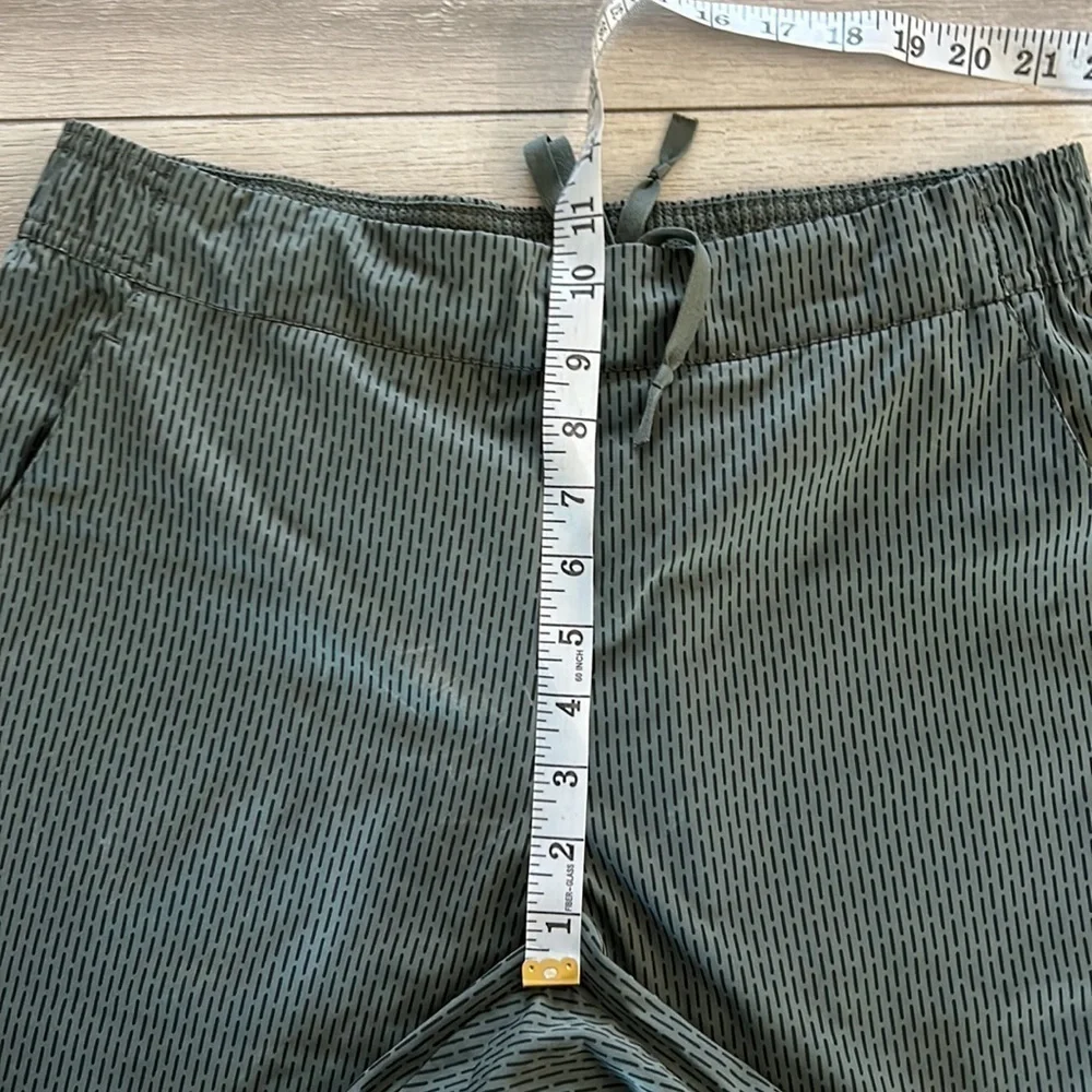 Nike womens green patterned drawstring shorts size medium